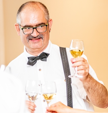 Dani an einer Hochzeitsfeier
