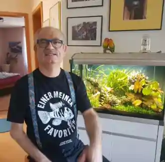 Ich sitze vor dem Mark II Aquarium