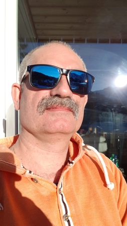 Daniel geniesst die Sonne