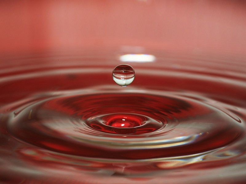 Experiment Wassertropf rot